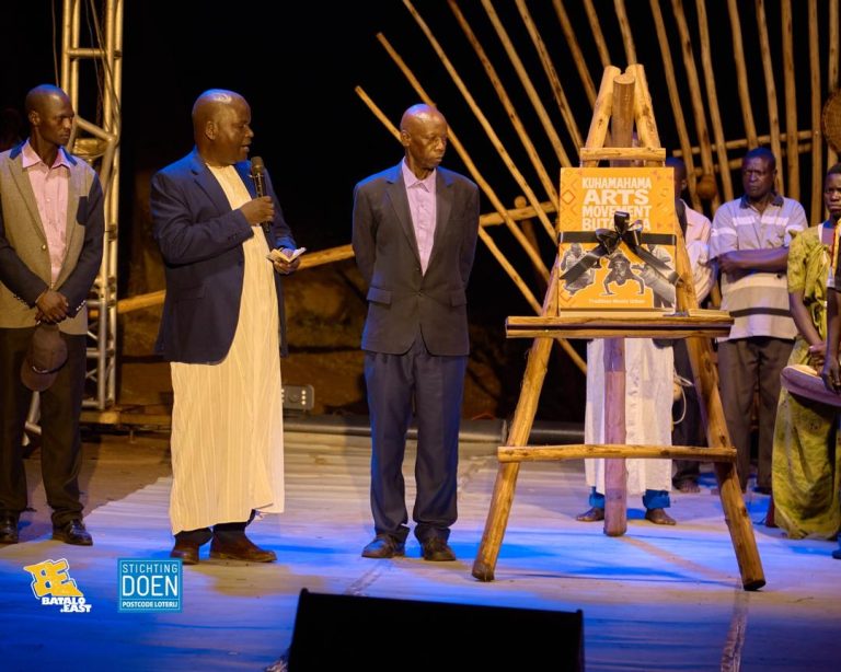 Kuhamahama Arts Movement Book Launch.